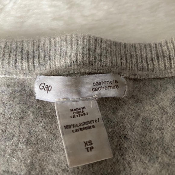 GAP - 100% Cashmere Light Grey V Neck Sweater - Picture 4 of 4
